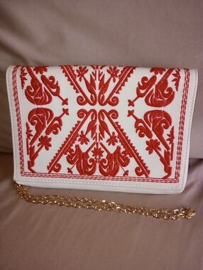 Urban Expressions White Clutch with Red Embroidered Pattern